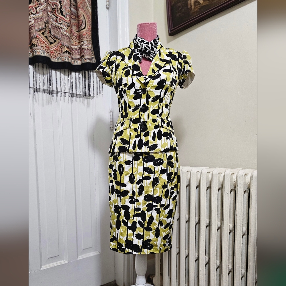 Classic Le Chateau dress and jacket set. Size XXS.